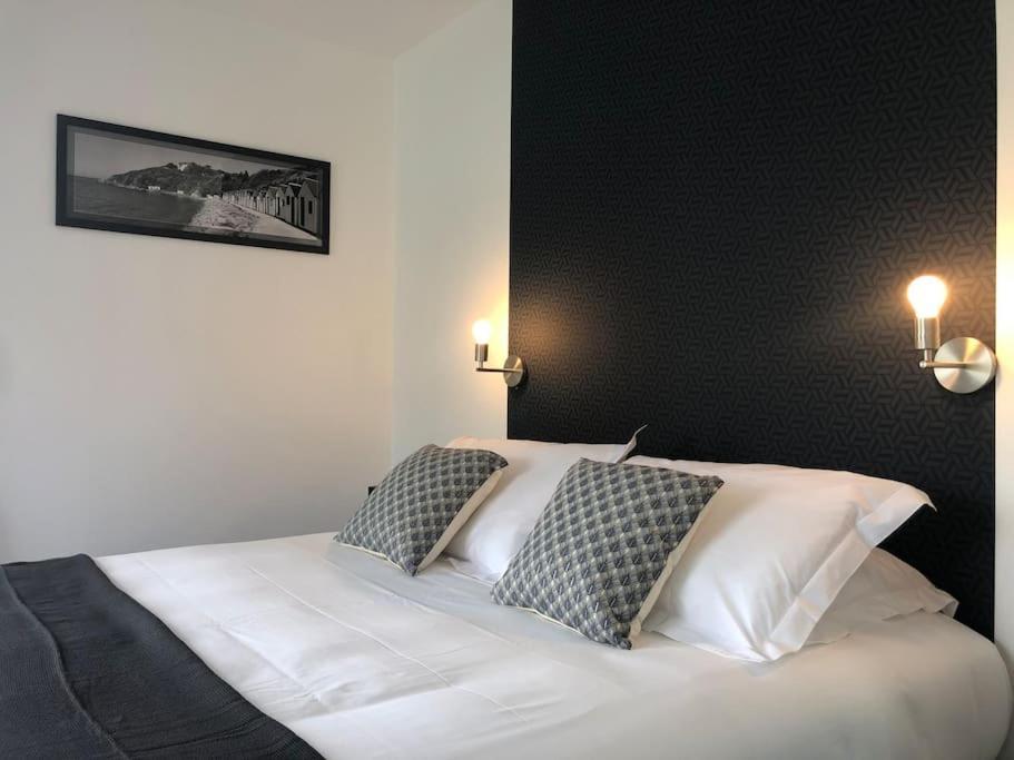 Le Rocher Appart Hotel Valognes Buitenkant foto