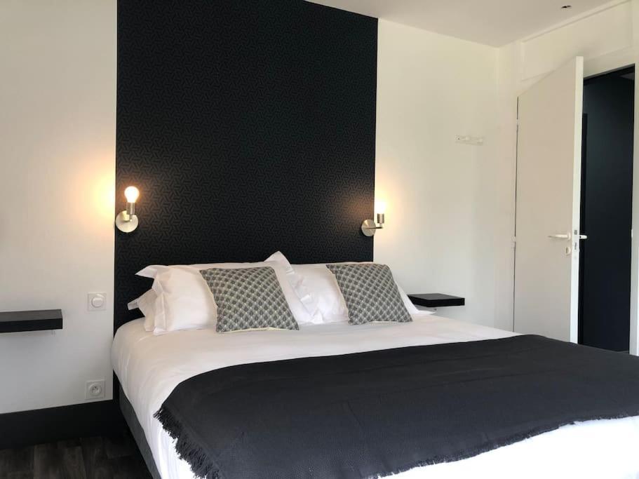 Le Rocher Appart Hotel Valognes Buitenkant foto