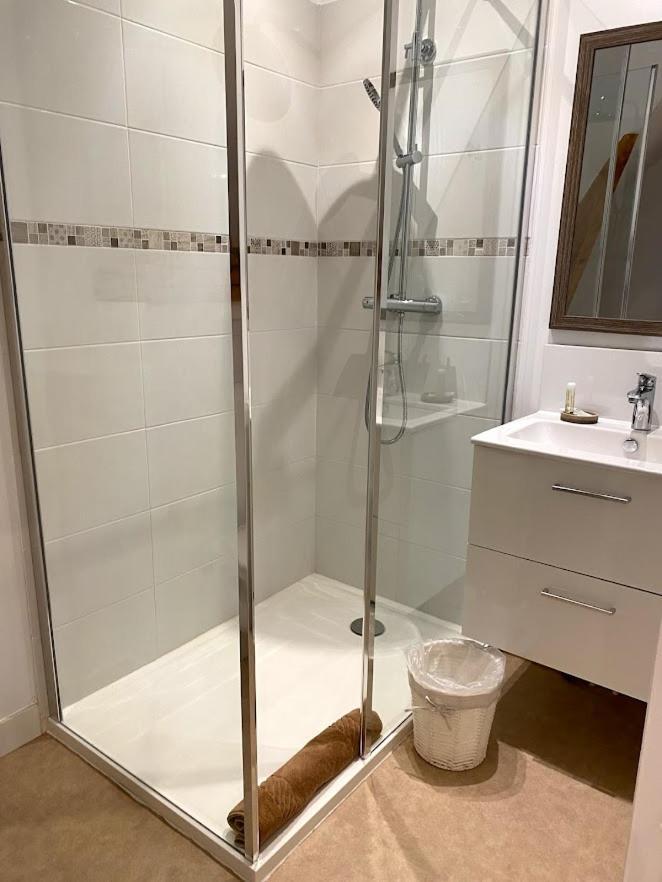 Le Rocher Appart Hotel Valognes Buitenkant foto